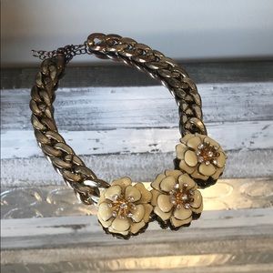 Antique creme/gold floral/flower necklace 👑👑